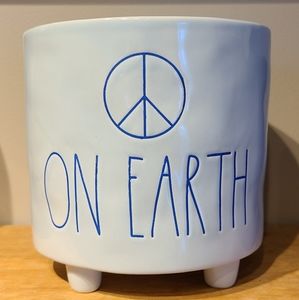 Peace on Earth planter